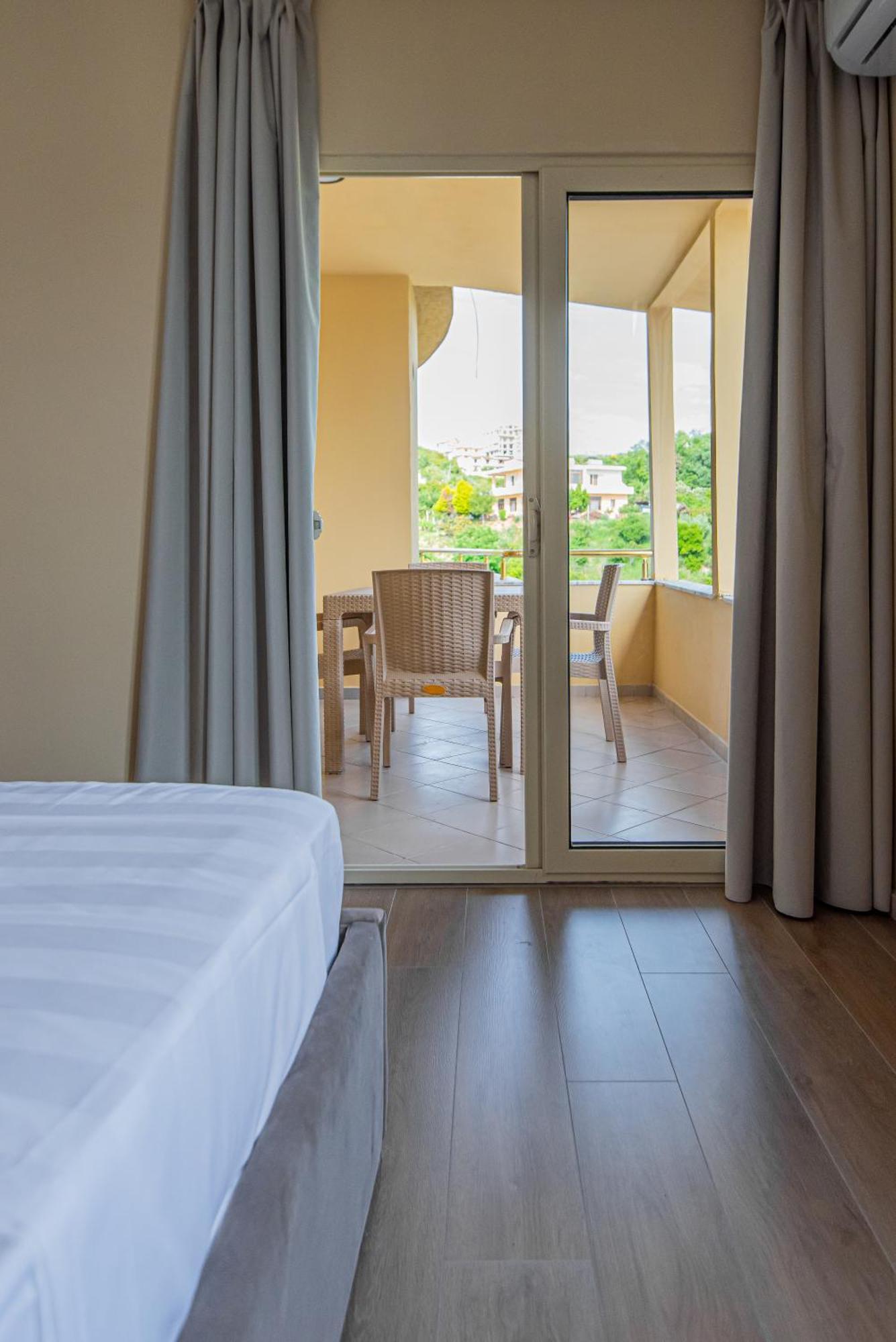 Aparthotel Eda Durrës Extérieur photo